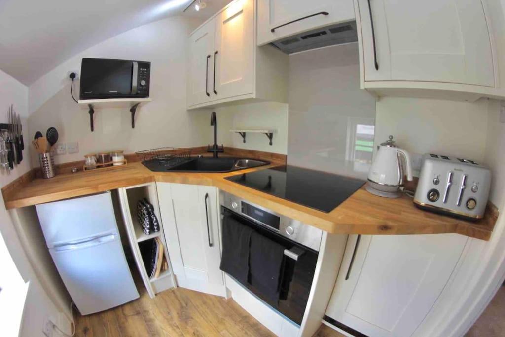 Traveller'S Rest - Cosy Cottage In Heart Of Wilton Salisbury Bagian luar foto